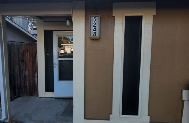 Fair Oaks halfplex - Available Now! photos photos