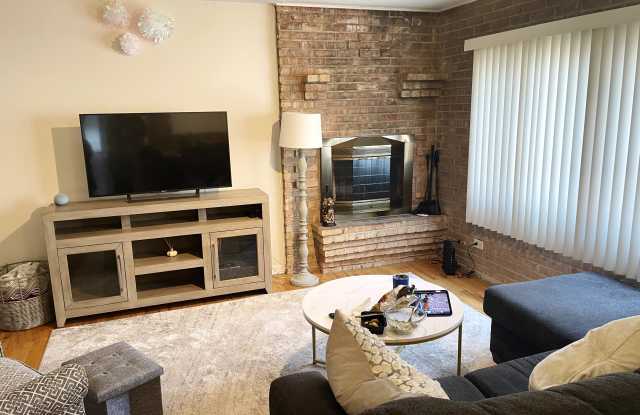 715 W Diversey Pkwy photos photos
