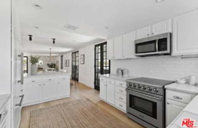 350 South Spalding Drive photos photos