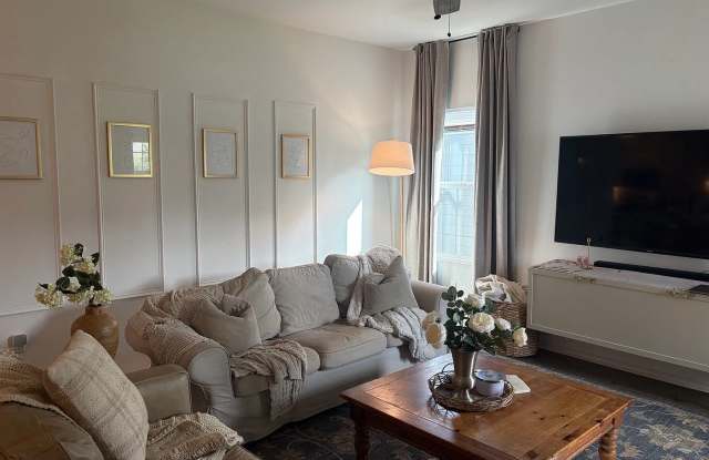 Room in 3 Bedroom Home in Maxwell Gallery 1