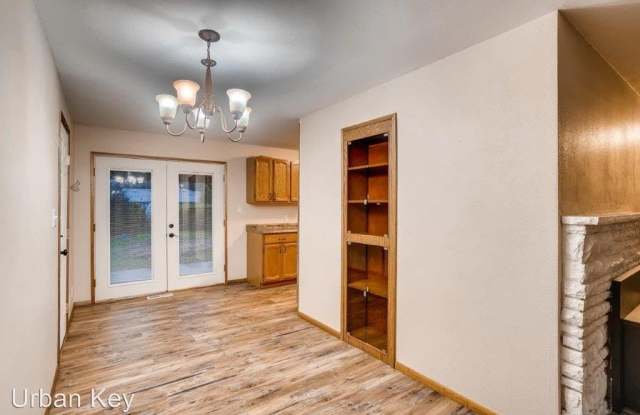 19527 2nd Ave S Gallery 2