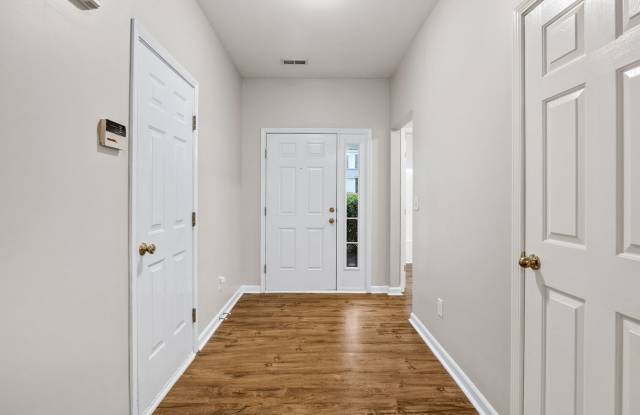 Five Forks Area, 3 BR, 2 BA, 2 Car Garage Split Floor Plan, Community Pool Gallery 4