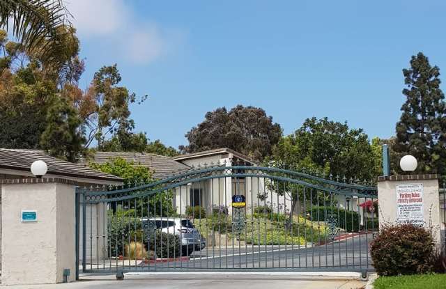 Vey nice 2+2 ground level condo with 2-car garage in a quiet, gated community Gallery 2