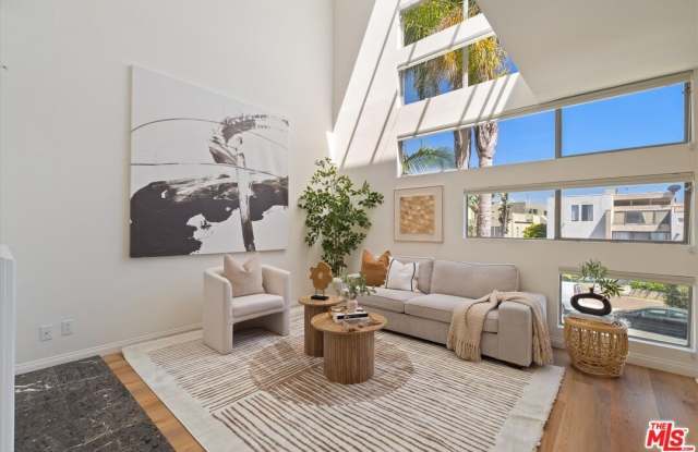 821 Bay St photos photos 821 Bay St photos photos