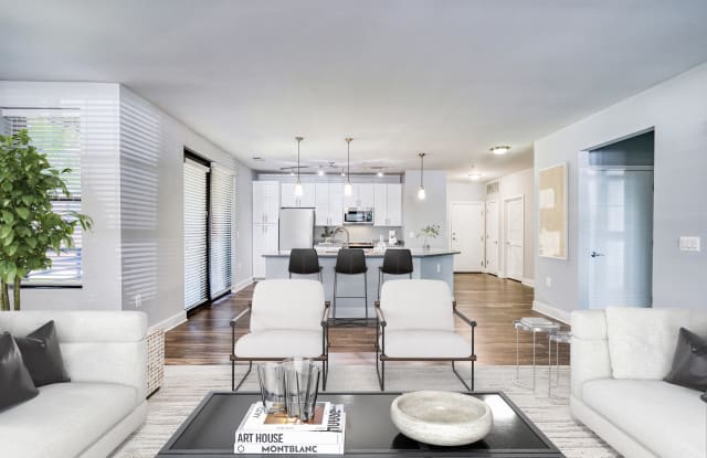 Del Ray Central Gallery 2