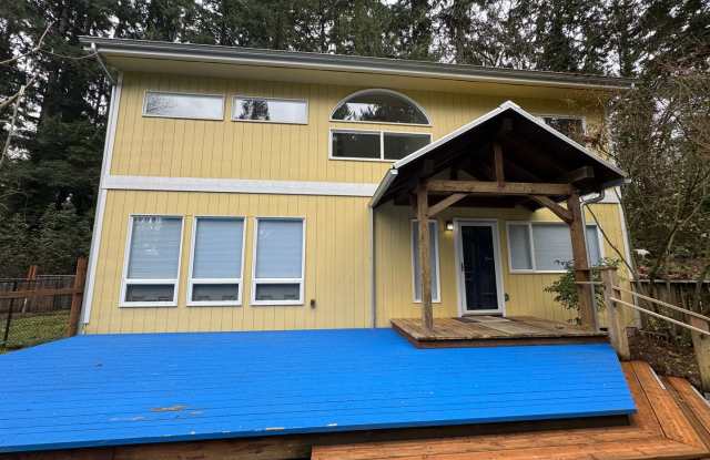 Spacious 4-Bedroom Home on Bainbridge Island - 7100 Northeast Bay Hill Road, Bainbridge Island, WA 98110