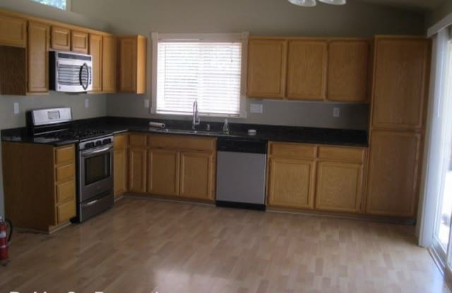 3047 Hudson Dr Gallery 3