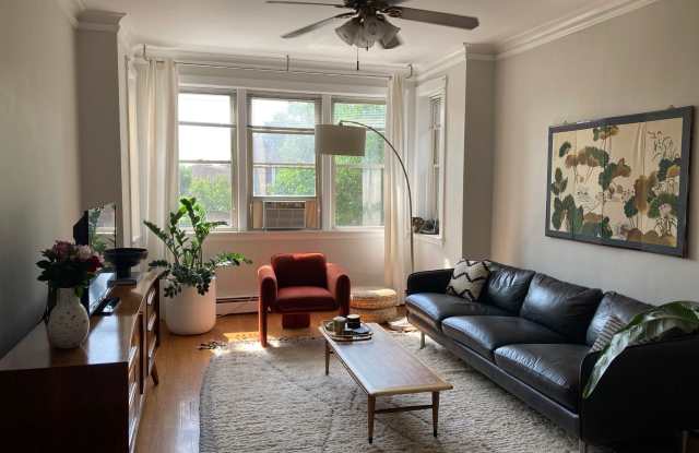 947 N Leavitt St photos photos
