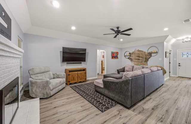 Beautiful large 3 bedroom home Gallery 4