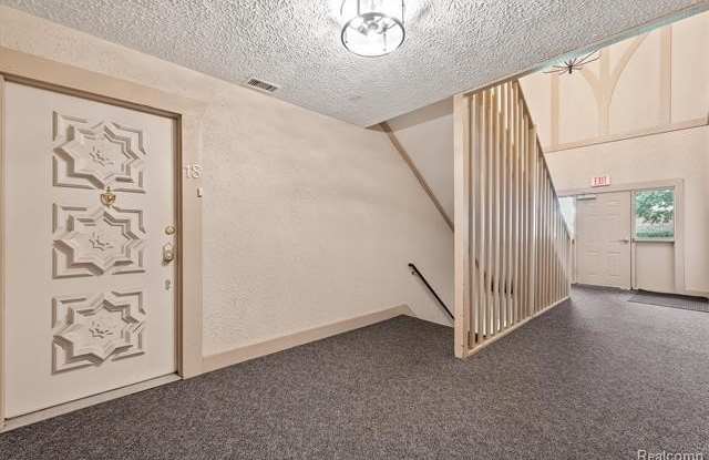 42160 Woodward Avenue Gallery 2