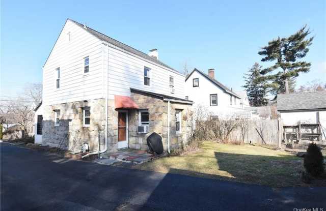 27 Maple Street Gallery 4