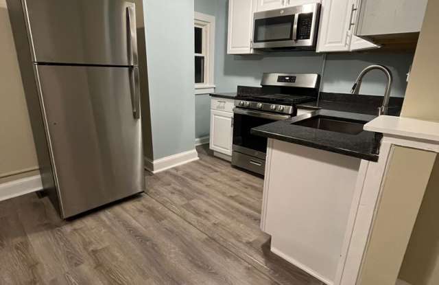 Gorgeous Studio, Second-floor! Apartment in quiet Pittsfield Street Gallery 2