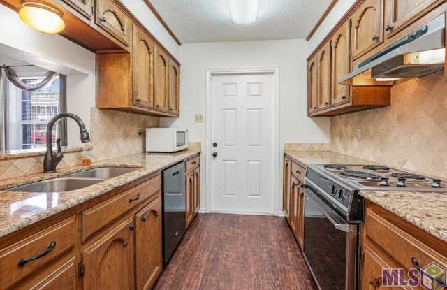 2 Bedroom Townhome  |Community Pool Gallery 3