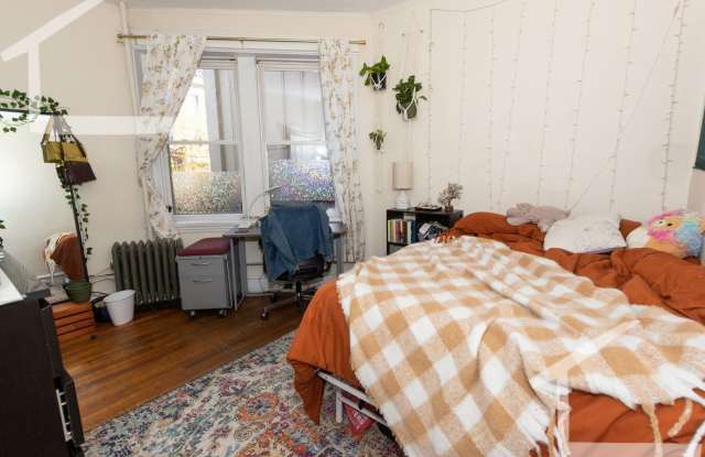 Perfect location! 3-bed, 1-bath Apartment near BU. Heat/Hot Water Included. photos photos