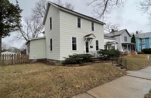 4 Bedroom Single-Family Home with Fenced Yard, Garage & Central Air Gallery 1