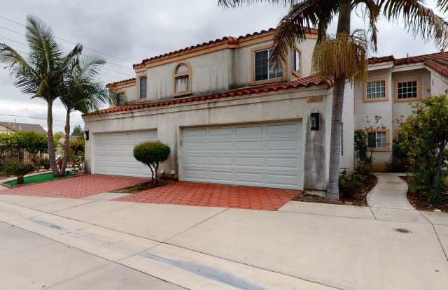 Two Story 3 Bedroom 3 Bathroom Townhome w/ Loft in Garden Grove! - 13165 Newland Street, Garden Grove, CA 92844
