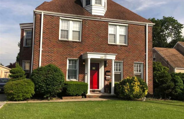188 BURTON AVE - 188 Burton Avenue, Hasbrouck Heights, NJ 07604