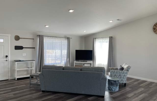 170 Manzanita Drive Gallery 4