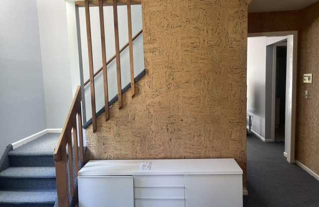 256 Lawrence Avenue Gallery 3