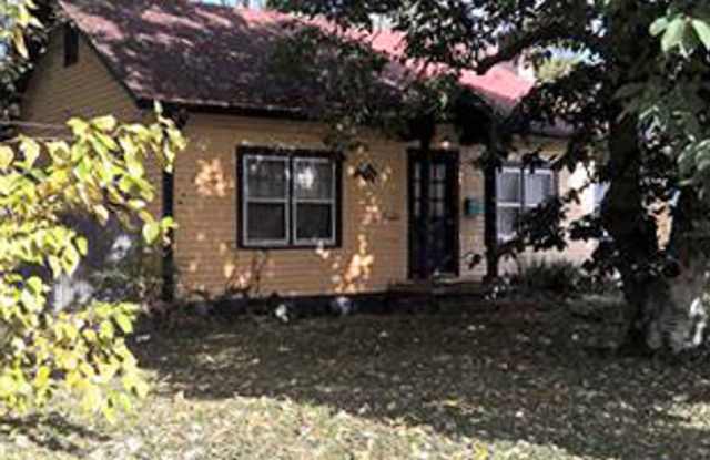 Cozy 2 BR House from Yesteryear in the Desirable North Limestone Area! Hardwood Floors, Pets Ok! photos photos