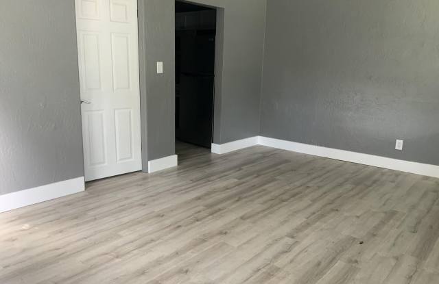 633 Florence Street unit: 3 photos photos