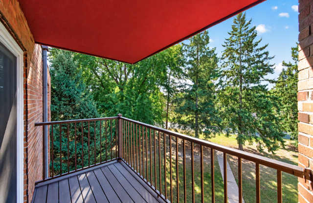 Pineview Apartments - White Bear Lake Gallery 4