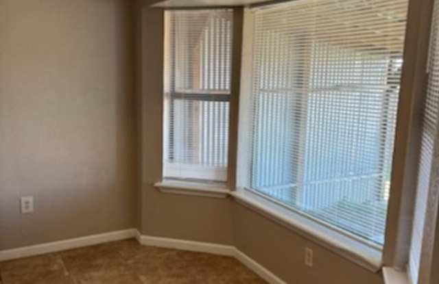 Comfortable & Move-In Ready 3 Bedroom Brick Home in the Skyline East Area! Gallery 4