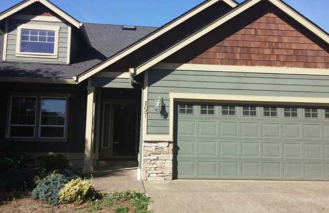 VIDEOTOUR: Gorgeous Home on Quiet Culdesac in Dallas. PETS WELCOME - 157 Southwest Chapman Court, Dallas, OR 97338