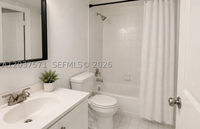 6886 N Kendall Dr Gallery 2