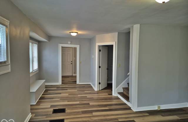1839 N Dexter Street Gallery 3