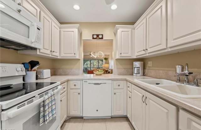 1055 Forest Lakes Dr Gallery 3