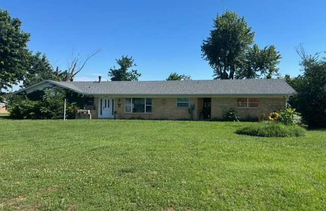 Spacious 3BR Home on a Large Corner Lot in Rogers photos photos