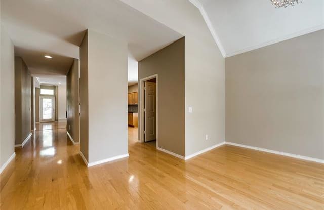 613 Claremont Court Gallery 4