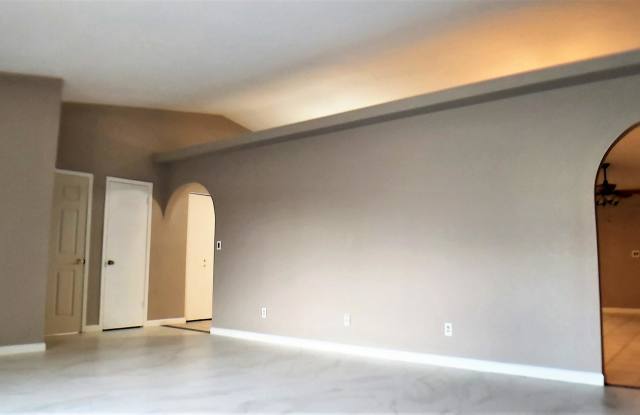 962 N SAFFRON -- Gallery 3