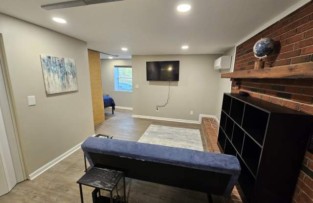 303 6th St photos photos