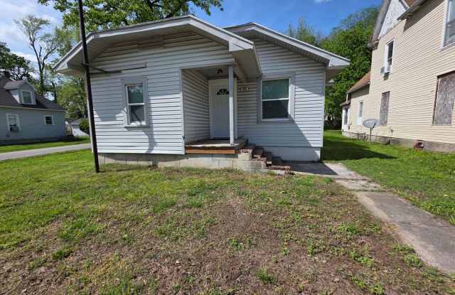 Welcome to 1051 W Hamilton St in Springfield, MO—a beautifully remodeled home offering modern comfort and classic charm. photos photos