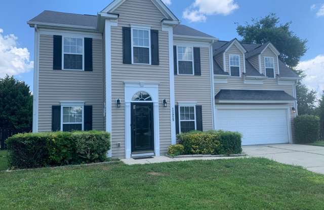 Pristine, Move in Ready home located in the popular Planters Walk Subdivision located in Steele Creek area! photos photos
