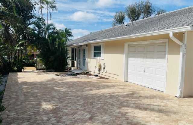 4649 SE Russell Way - 4649 Southeast Russell Way, Port Salerno, FL 34997