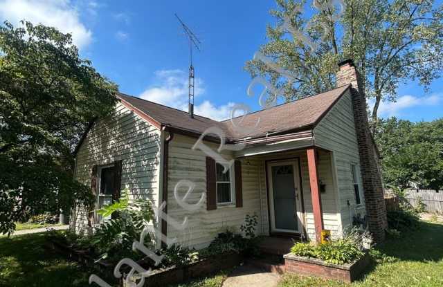 Cute 2 bedroom, 1 bath home on a corner lot near the Inverness Club. photos photos
