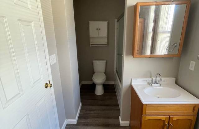Modern 2 bedroom available now, $725 per month/dep Gallery 4