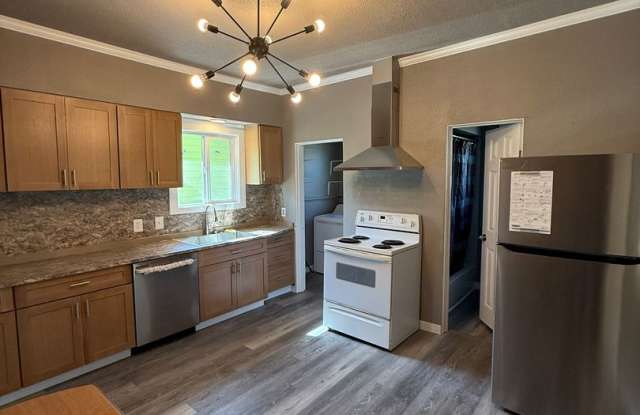 3ba 1ba in Hoquiam - 2811 Simpson Avenue, Hoquiam, WA 98550