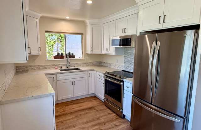 Don’t miss the opportunity to make this beautiful Sunnyvale duplex your new home! 3 bed 2 bath - 519 Alberta Avenue, Sunnyvale, CA 94087