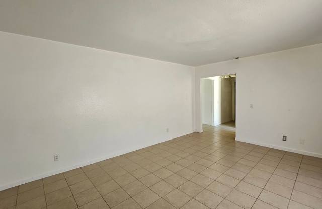 Charming and Comfortable - 4bd / 2bth - Move In Ready Home! Natural Gas and Sewer! Gallery 4