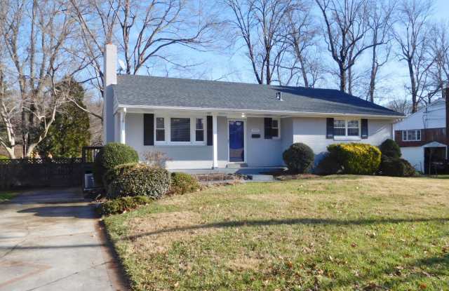 5222 FERNDALE STREET - 5222 Ferndale Street, North Springfield, VA 22151
