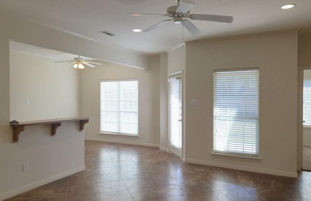 Surrey Ridge Duplex Gallery 4