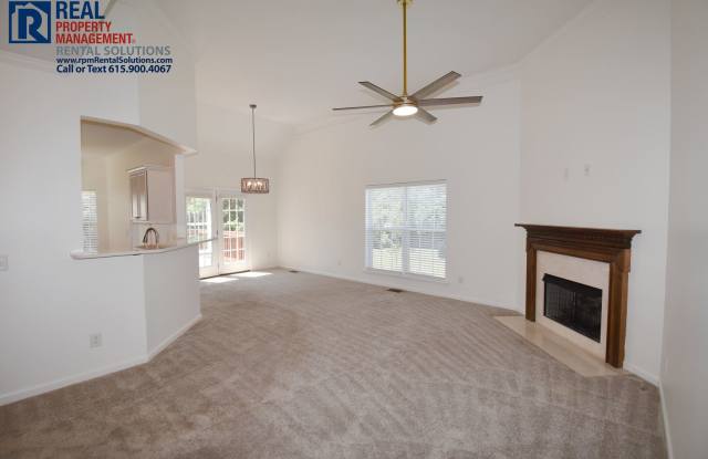 Wonderful 4 bedroom brick home in great Spring Hill location! Attached garage and deck! Gallery 4