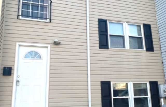 1908 Eloise Ln Gallery 2