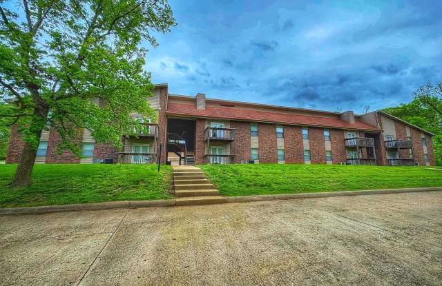 2 bedroom one bath top floor apartment with garage at Cedar Hills in Ozark! photos photos