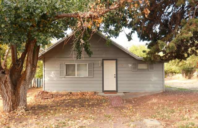 3 Bedroom Single Family Home in Klamath Falls - 1934 Worden Avenue, Klamath Falls, OR 97601