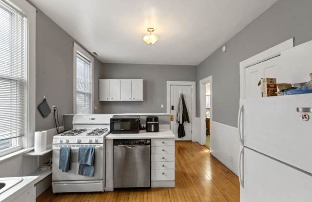 1421 W Fletcher Street photos photos